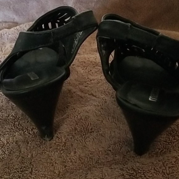 Maurice's heels - Picture 2 of 2